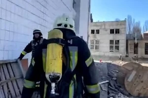 У Києві рятувальники при гасінні пожежі потрапили під ворожий обстріл 23 березня 2023 року