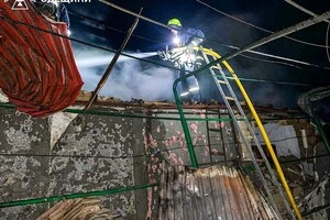 Внаслідок влучань сталося руйнування трьох одноповерхових житлових будинків