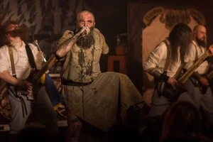 Артисти пояснили поліції, що гроші призначені для дронів, медикаментів або авто для армії України, але на них це не подіяло 