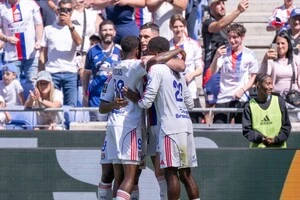 Роман Яремчук в обіймах одноклубників