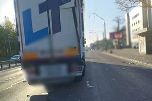 Одним із учасників аварії став вантажний автомобіль