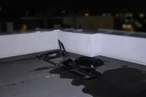 Підозрілий об’єкт, що пошкодився після удару об дах, перевірили вибухотехніки