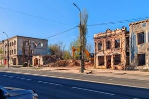 Ворог знищує історичний центр Маріуполя