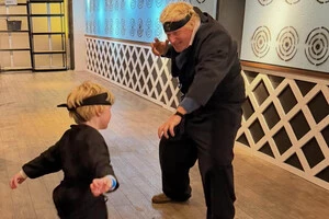 Борис Джонсон зі своїм шестирічним сином 