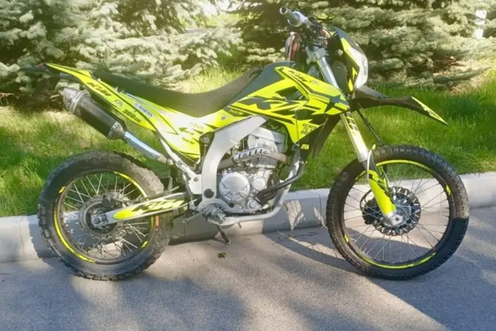 ДТП на Вінниччині: 15-річний мотоцикліст збив двох школярок