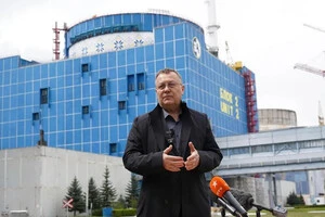 Тимчасовий голова правління «Енергоатому» Павло Ковтонюк заявив, що енергоблок Хмельницької АЕС достроково підключили до мережі