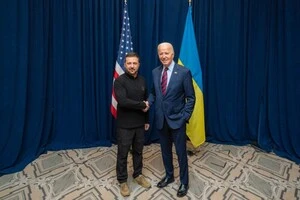 Президент Зеленський з експрезидентом США Байденом на переговорах у Нью-Йорку