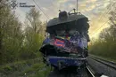 Зіткнення потяга з автокраном на Львівщині: фото з місця аварії