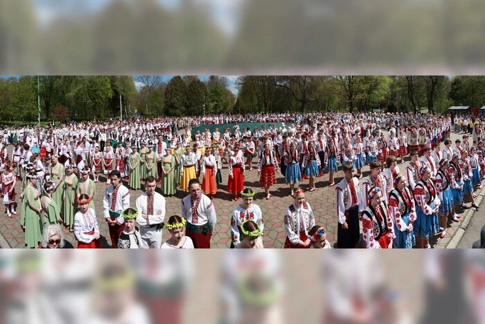 Танцювальний рекорд у Хмельницькому: 888 учасників одночасно виконали подільський «Краков’як»