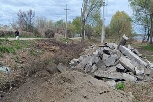 Купи будівельних відходів у ландшафтному заказнику місцевого значення «Озеро Заплавне»
