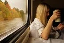 Скандал у потязі. «Укрзалізниця» пояснила, чи зобов'язані пасажири нижніх полиць пускати інших до столика