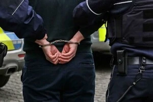 Патрульні затримали обох чоловіків із застосуванням кайданок