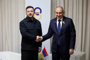 Український президент потрапив до Вірменії вперше за 24 роки. Володимир зеленський разом з вірменським прем’єром Ніколом Пашииняном)