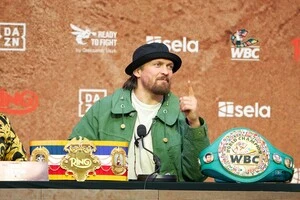 Усик свій наступний бій проведе 23 травня 2026 року проти чемпіона світу з кікбоксингу Ріко Верховена