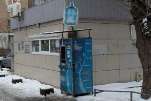 Посадовець налагодив схему отримання неправомірної вигоди від власника автоматів із питною водою