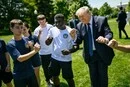 Трамп провів студентам урок свого фірмового танцю біля Білого дому (відео)