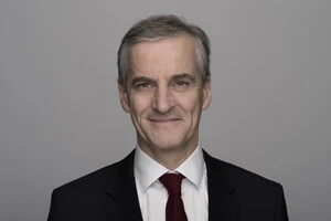 Прем'єр-міністр Норвегії Йонас Гар Стьоре зазначив, що пріоритетними напрямками фінансування на 2026 рік залишаються протиповітряна оборона, артилерія та розвиток українського ОПК