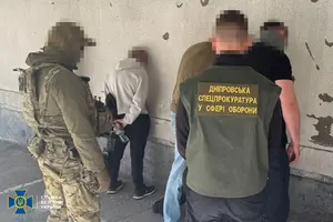 Співробітники СБУ та Нацполіції затримали зловмисника під час одержання грошей