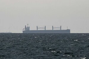 Біля Ормузької протоки застрягли понад тисячу суден