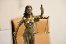 За продаж гуманітарки суди позбавили волі лише п'ятьох осіб