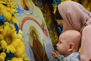 Прикладання та цілування ікон – не обов’язок, але благочестива і давня традиція