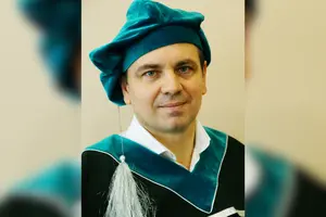 Вінтонів є доктором філологічних наук