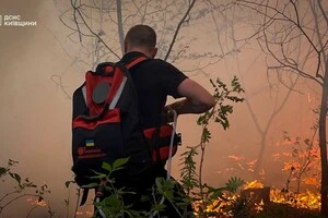 Триває ліквідація масштабної лісової пожежі на Бучанщині