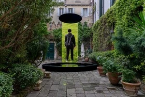 Виставка відбувається у Palazzo Contarini Polignac у Венеції з 9 травня до 1 серпня 2026 року
