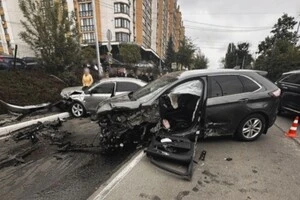 Унаслідок ДТП постраждали двоє людей – 39-річний водій Volkswagen та 53-річний кермувальник Ford