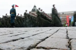 Путінський парад пройшов блискавично швидко та без військової техніки