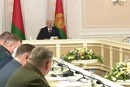 Лукашенко готується до війни: зібрав військових та анонсував програму озброєння країни