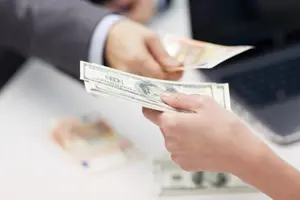 Мільйони живуть у кредит до зарплати: росіяни стрімко біднішають