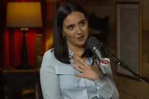 Мендель дала интервью Карлсону