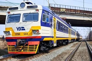 У середньому пасажири впродовж квітня щодня купували онлайн близько 15 тис. приміських квитків