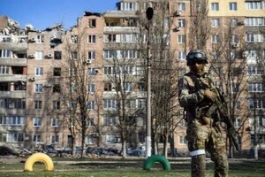 Російські окупанти планують відібрати сотні квартир у Маріуполі