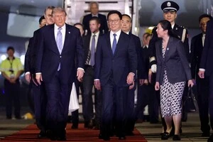 Американський президент прилетів у Китай