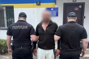 Підозрюваний перебуває в ізоляторі тимчасового тримання