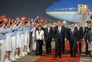 Протокольні ігри Пекіна: що стоїть за зустріччю Трампа в аеропорту