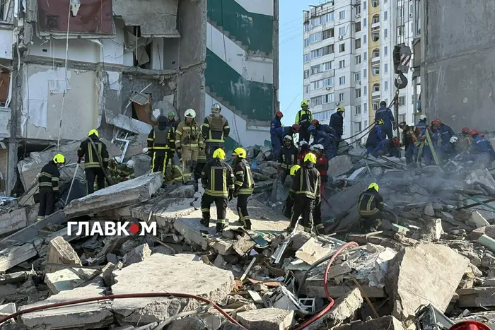 Київ після обстрілу: репортаж із місця подій