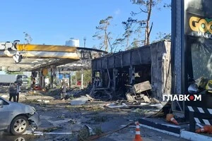 Будівля АЗС та мінімаркет після нічної атаки РФ 14 травня 2026 року