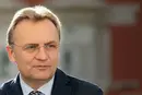 У Львові чоловік облив Садового невідомою рідиною