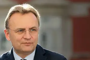 Перехожий підбіг та зненацька облив міського голову Львова невстановленою рідиною