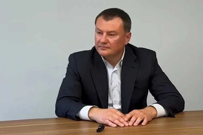 Сховався у туші мертвої корови. Експолковник ФСБ розповів, як втік з Росії