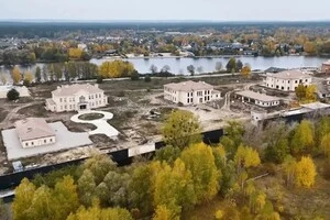 «Династія» – це недобудоване котеджне містечко на п'ять приватних резиденцій у Козині під Києвом