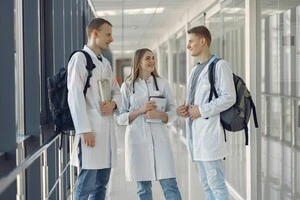 Всі абітурієнти, які вступають до медичних вишів і здобувають вищу медичну освіту, будуть військовозобов'язаними