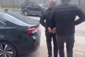 На трьох українців напала група приблизно з десяти молодих людей