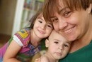 Мама двох дітей з інвалідністю оголосила голодування, щоб її чоловіка звільнили з війська