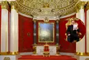 Чоловік із ножами захопив трон в Ермітажі і звернувся до Путіна 