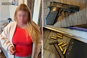 Під час обшуку за місцем проживання фігурантки поліцейські вилучили пістолет та набої, які наразі скеровані на проведення експертизи