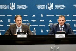 Андреа Мальдера (ліворуч) повернувся до збірної України в новій ролі